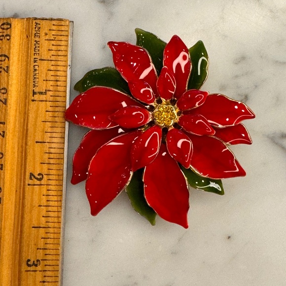 8 Christmas Themed Vintage Gold Tone Enamel and Rhinestone Brooches. - Picture 5 of 11